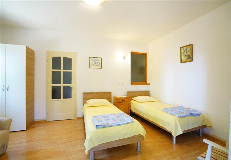 Apartment A1, for 5 persons