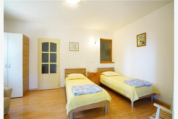 Apartment A1, for 5 persons