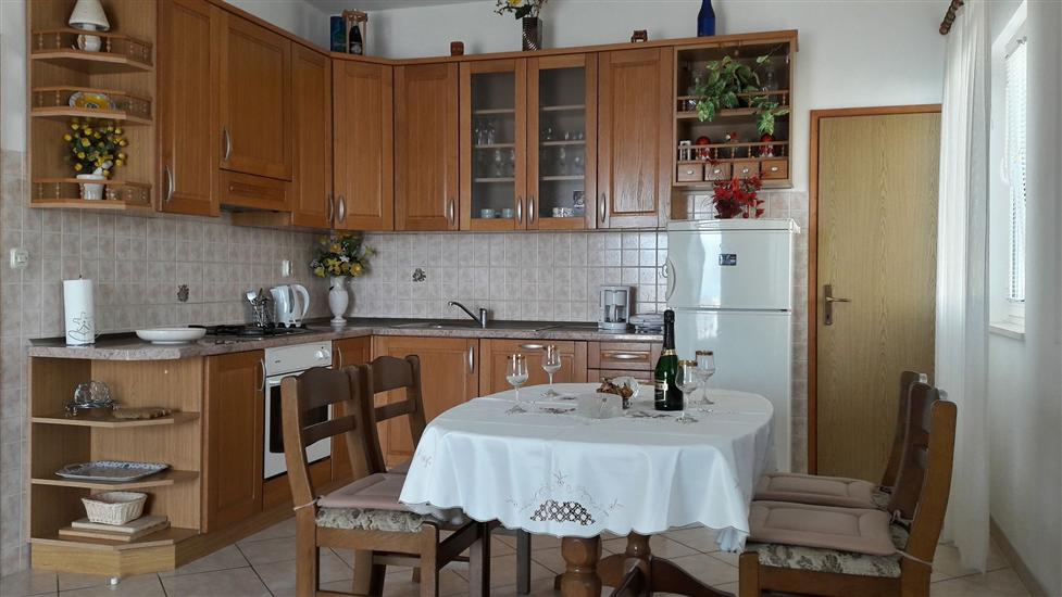 Apartment A1, for 5 persons