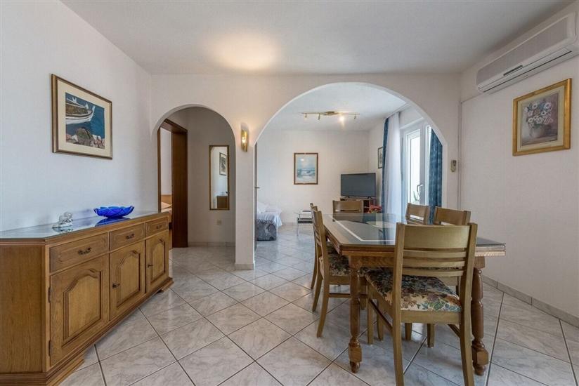 Apartment A2, for 5 persons