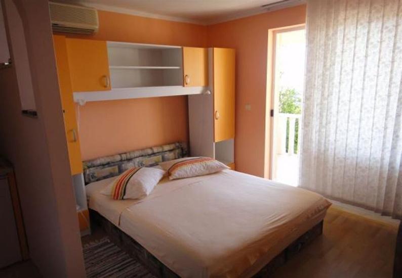 Apartment A2, for 3 persons