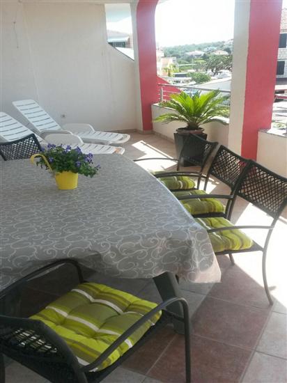 Apartment A5, for 8 persons