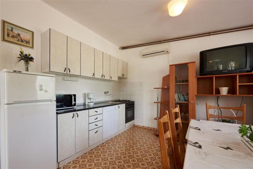 Apartment A5, for 8 persons