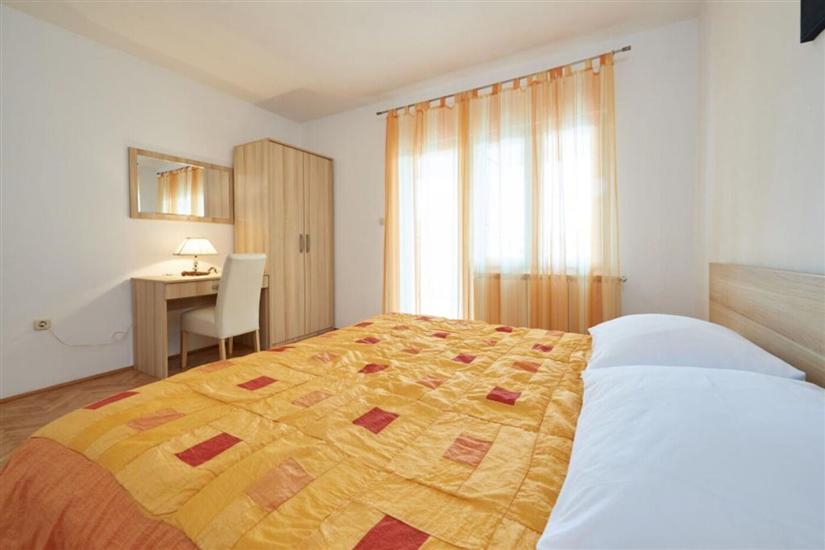 Apartment A5, for 8 persons