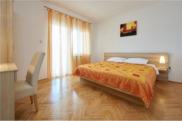 Apartment A5, for 8 persons
