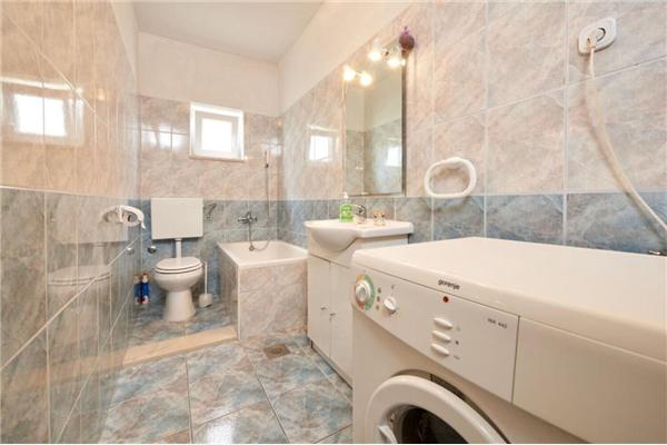 Apartment A5, for 8 persons