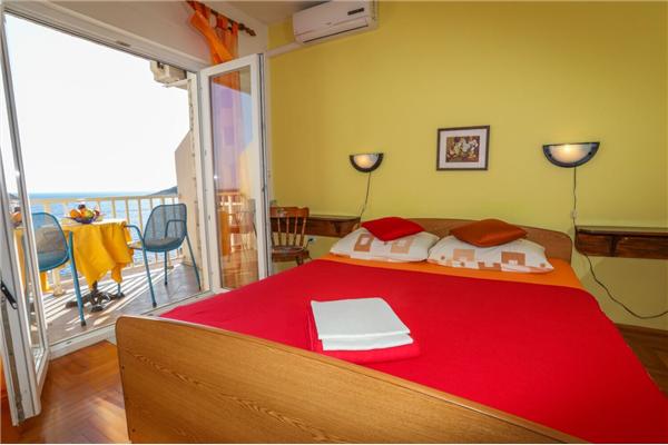 Room S3, for 2 persons