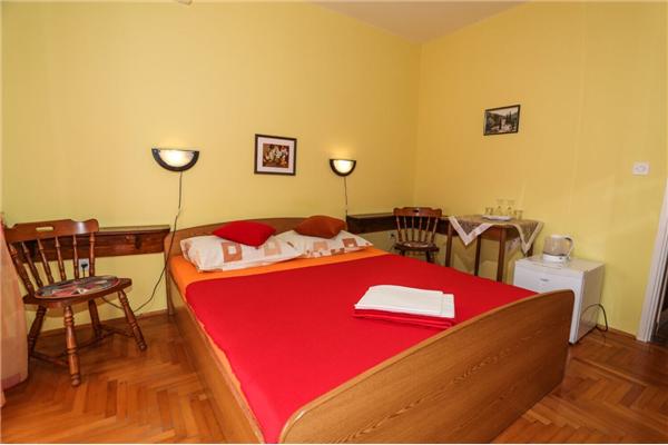 Room S3, for 2 persons