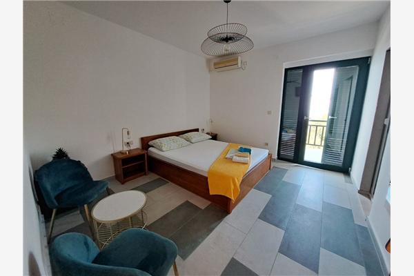 Room S1, for 2 persons