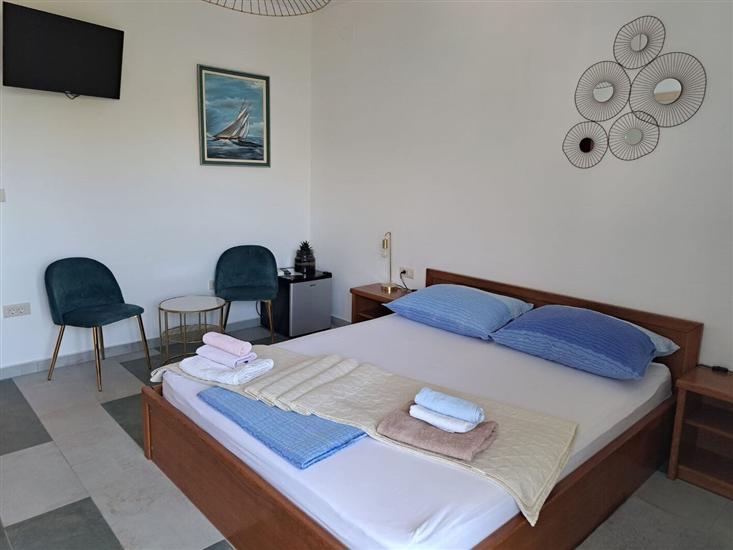 Room S1, for 2 persons