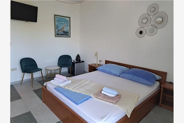 Room S1, for 2 persons