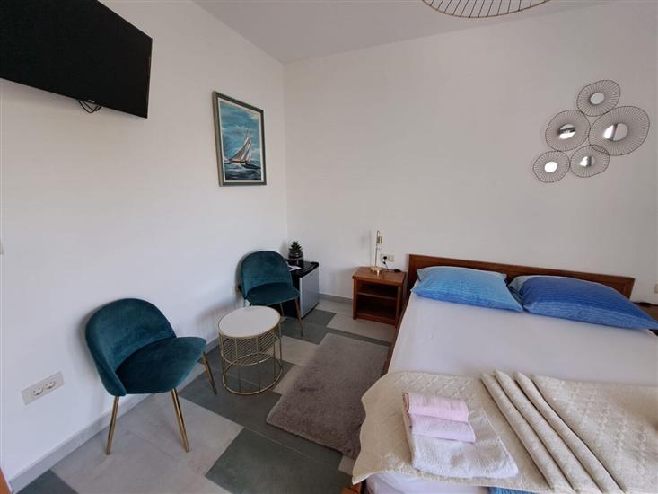 Room S1, for 2 persons