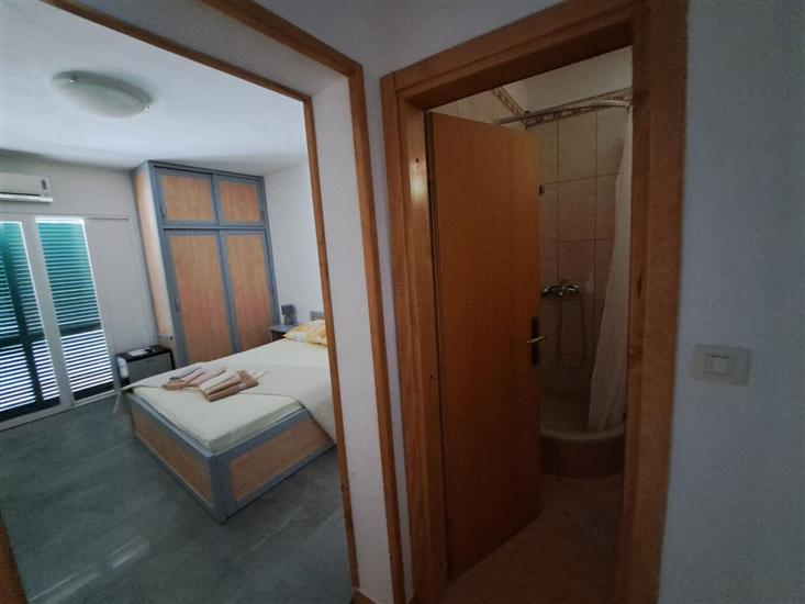 Room S3, for 3 persons