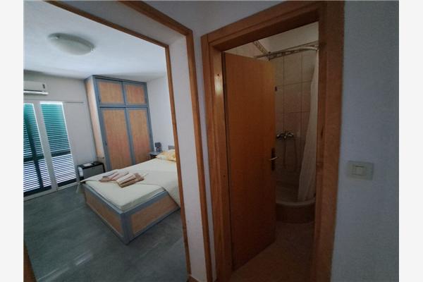 Room S3, for 3 persons