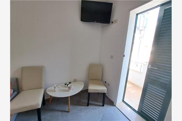 Room S3, for 3 persons