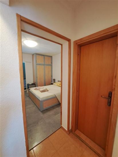 Room S3, for 3 persons
