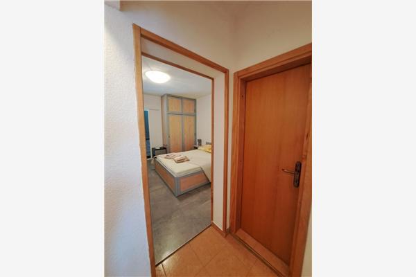 Room S3, for 3 persons
