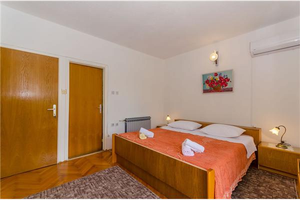 Room S1, for 2 persons