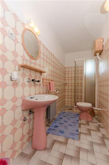 Room S2, for 3 persons