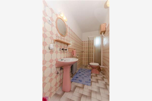 Room S2, for 3 persons