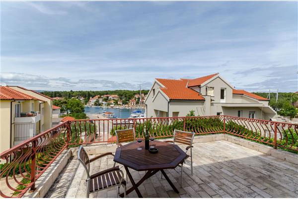 Room S2, for 3 persons