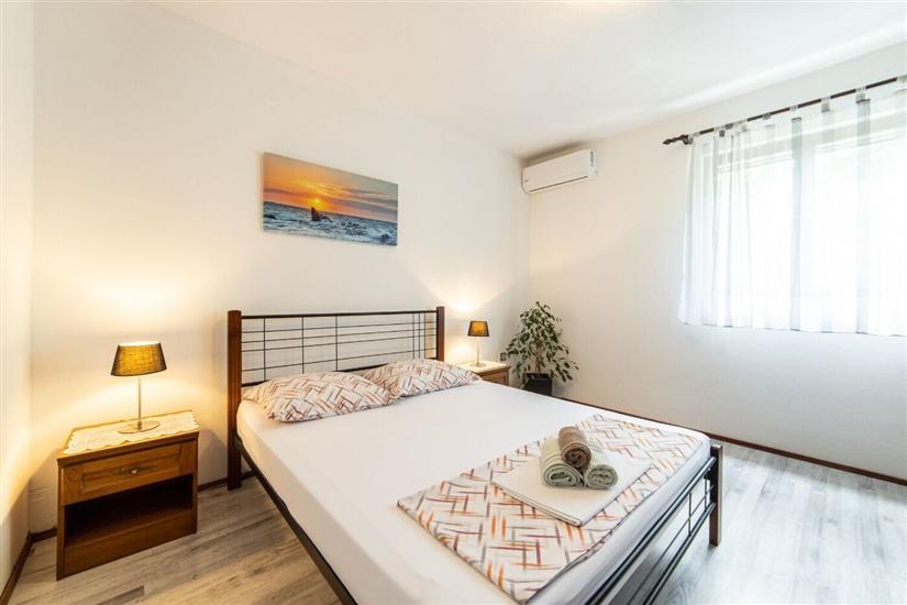 Apartment A2, for 5 persons