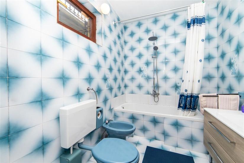 Apartment A2, for 5 persons