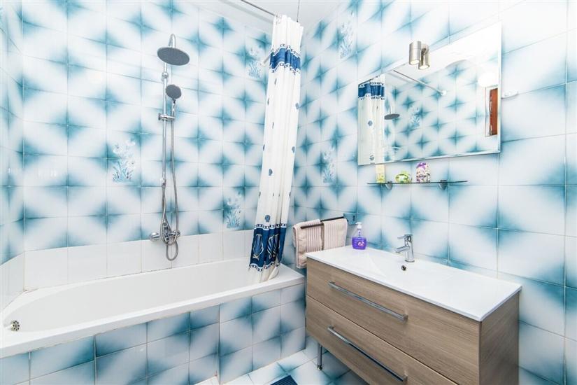 Apartment A2, for 5 persons