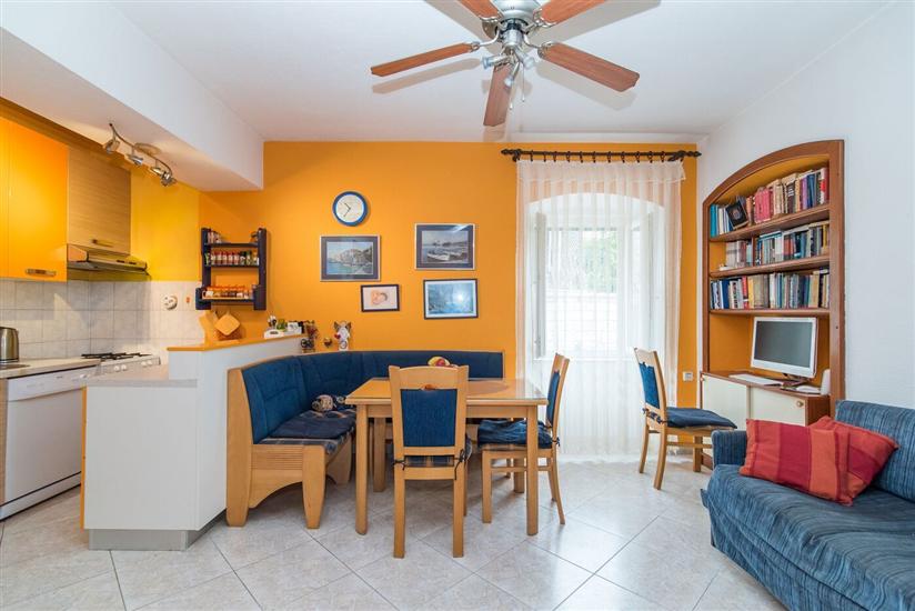 Apartment A1, for 5 persons