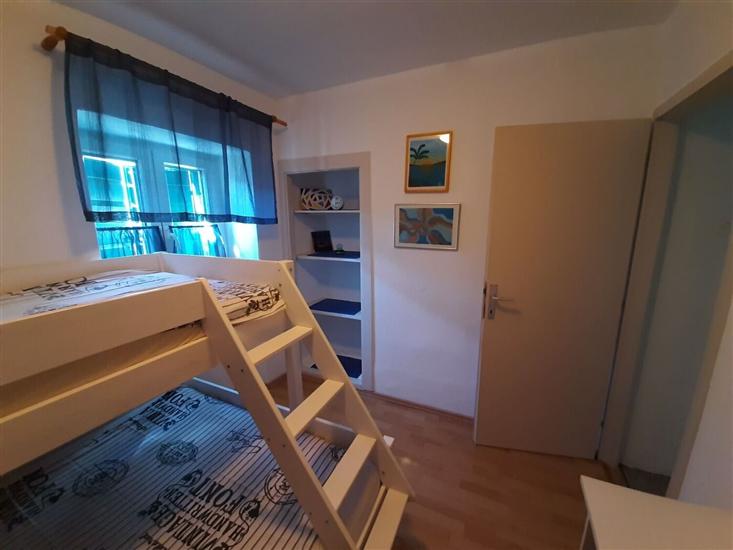 Apartment A1, for 5 persons