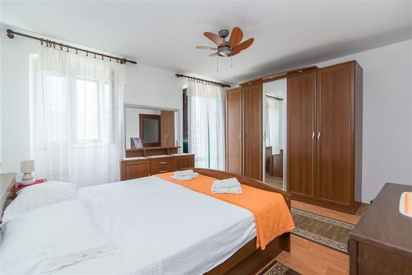 Apartment A1, for 5 persons