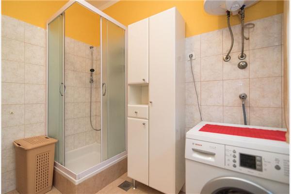 Apartment A1, for 5 persons