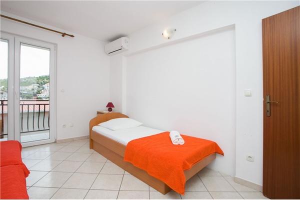 Apartment A2, for 5 persons