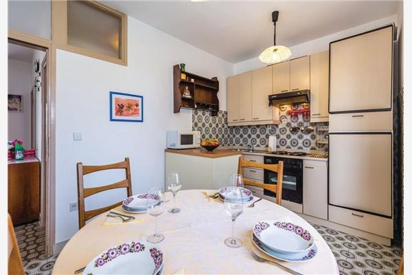 Apartment A1, for 5 persons