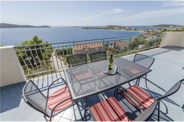 Apartment A1, for 5 persons