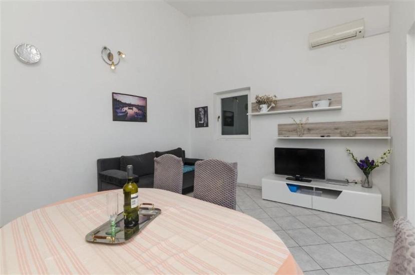 Apartment A1, for 5 persons