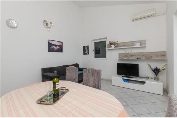 Apartment A1, for 5 persons