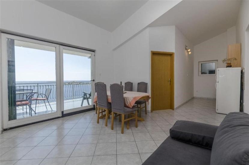 Apartment A1, for 5 persons
