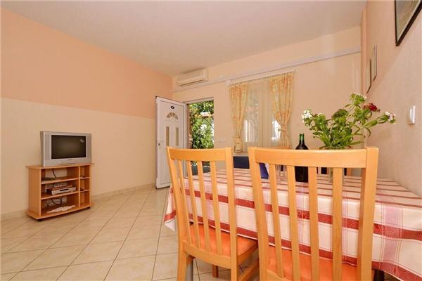 Apartment A4, for 4 persons