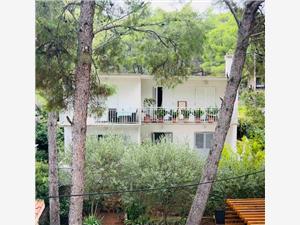 Apartment Middle Dalmatian islands,BookMatkovFrom 111 €