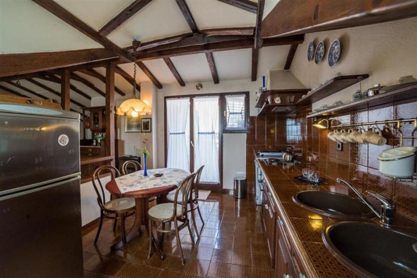 Apartment A1, for 5 persons