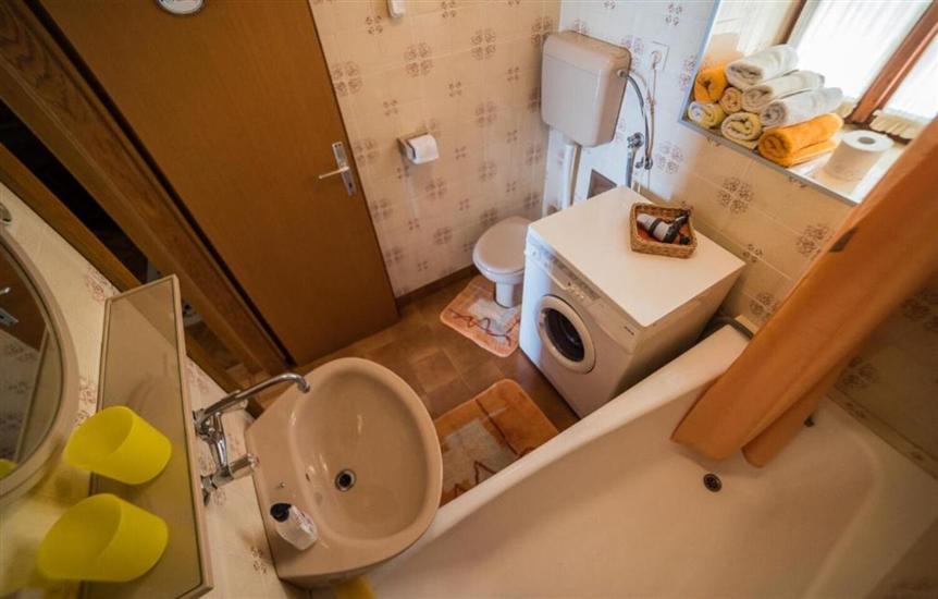 Apartment A2, for 5 persons