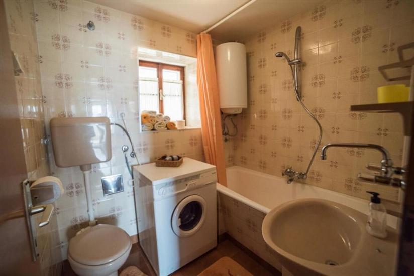 Apartment A2, for 5 persons