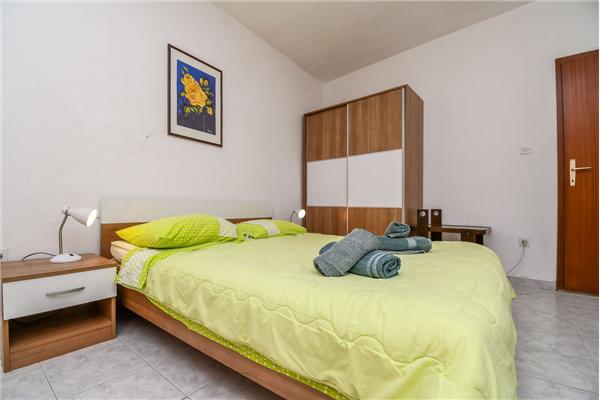 Apartment A1, for 5 persons