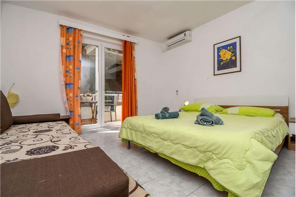 Apartment A1, for 5 persons