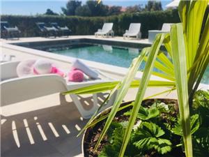 Apartments Pool Bibinje, Size 30.00 m2, Accommodation with pool, Airline distance to town centre 650 m