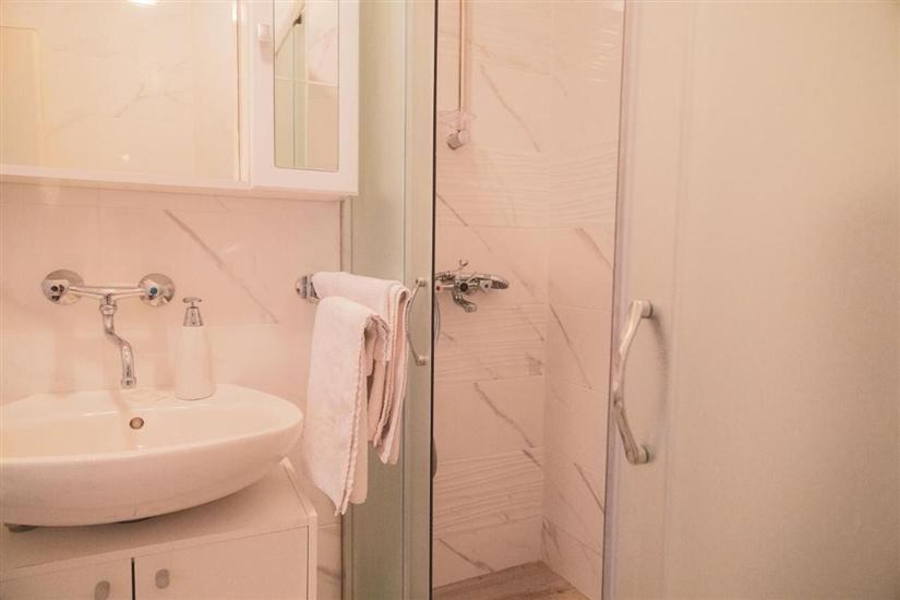 Apartment A6, for 5 persons