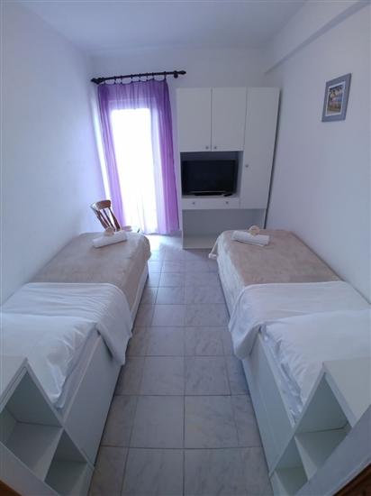 Apartment A7, for 4 persons