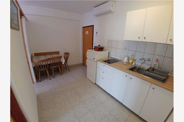 Apartment A7, for 4 persons