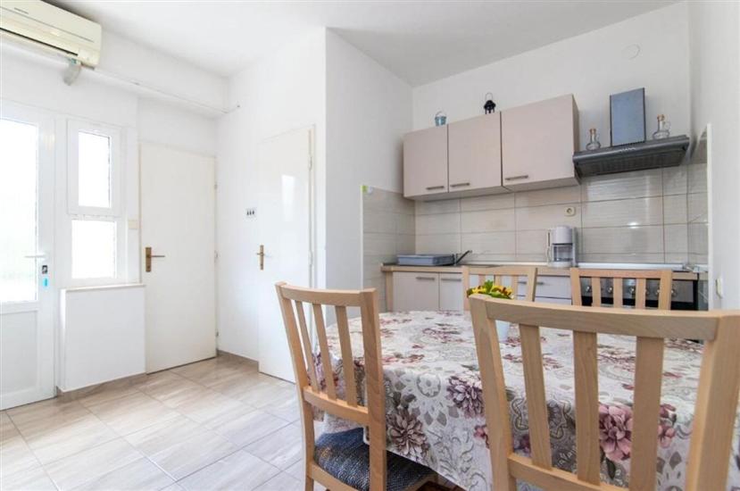Apartment A2, for 5 persons